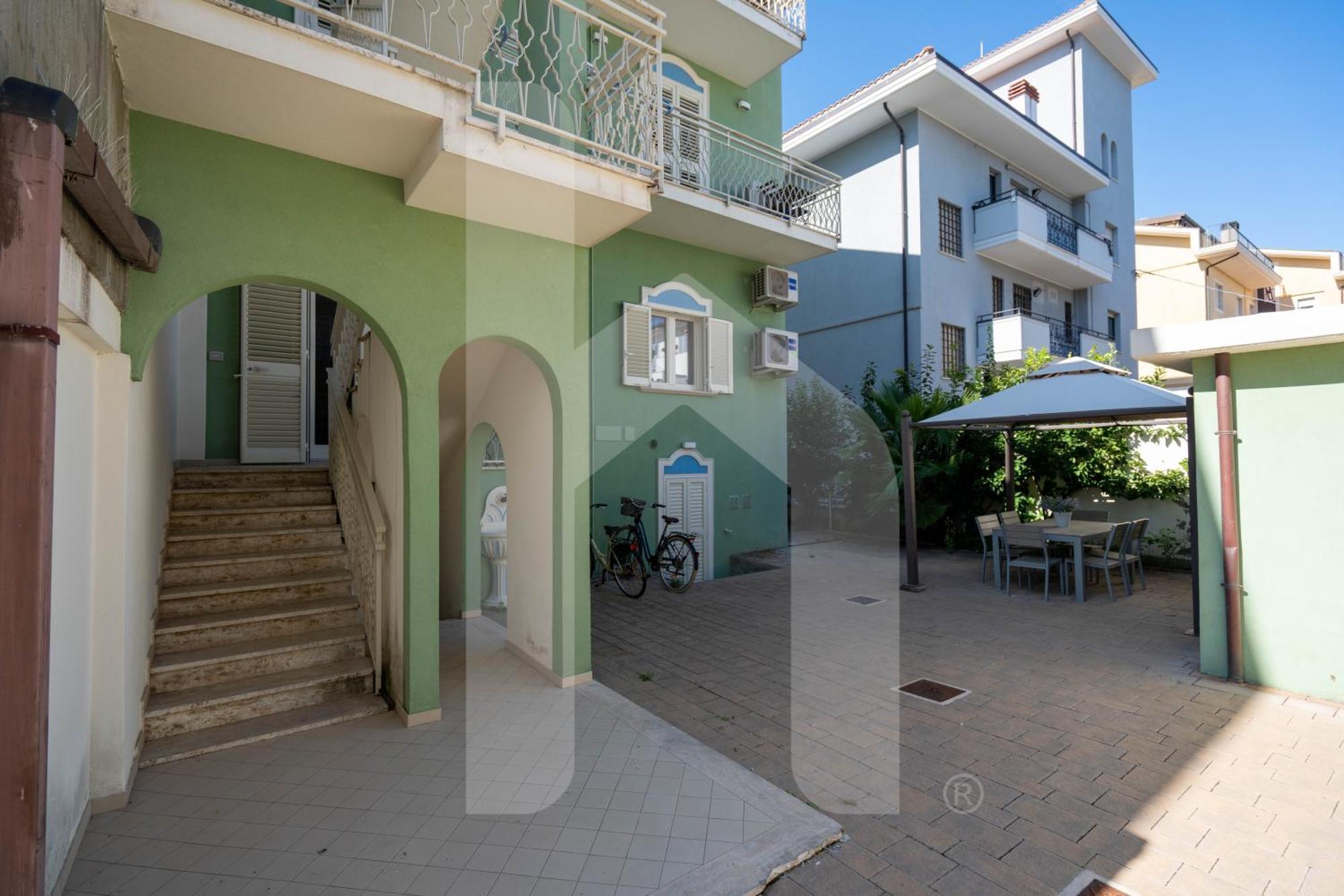 皮内托Homiday - Residenza D'Annunzio公寓 外观 照片